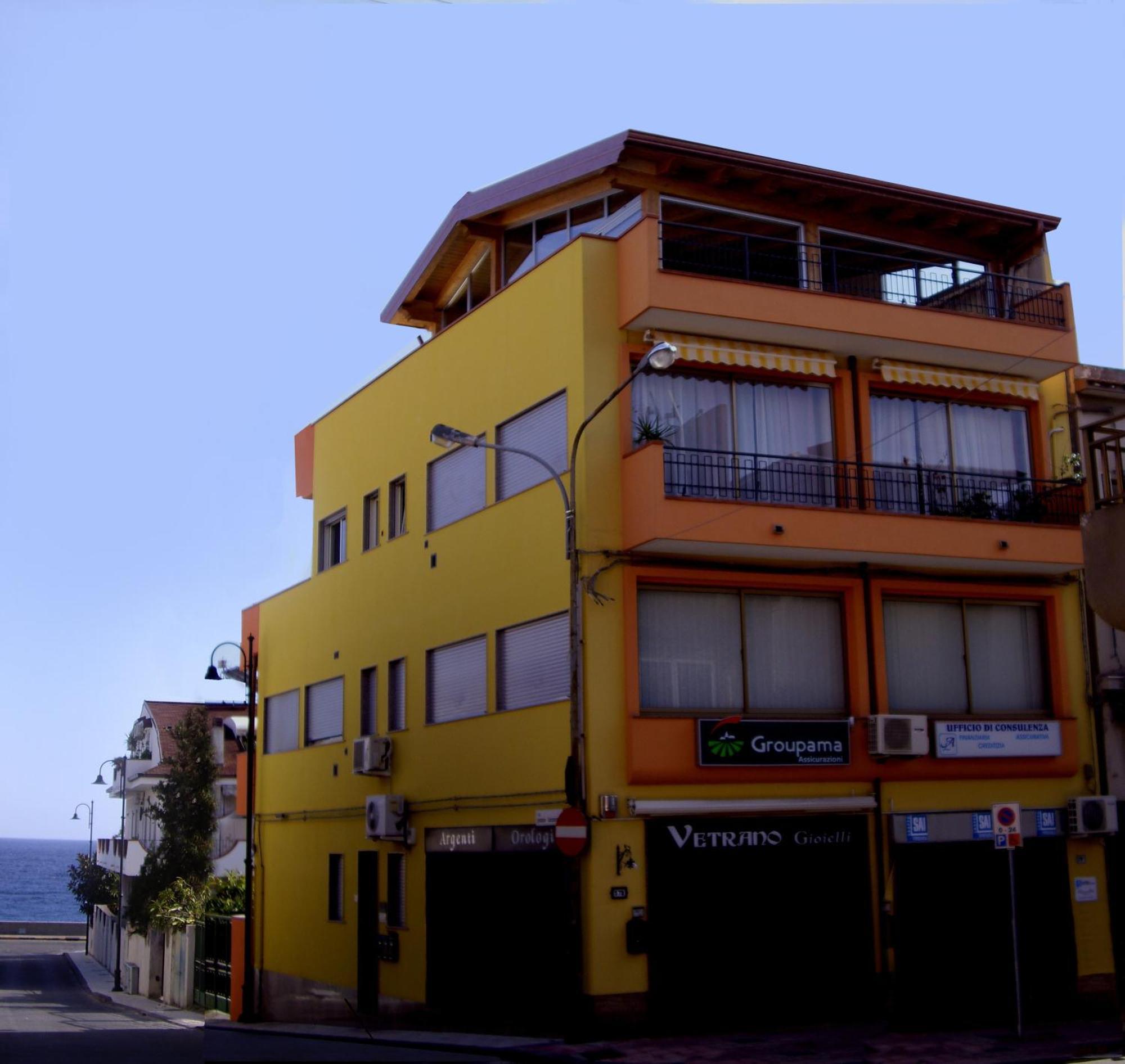 Pozzo Lazzaro Apartments Santa Teresa Di Riva Buitenkant foto