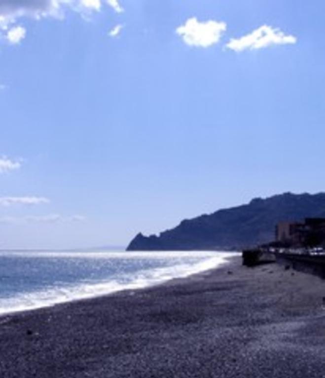 Pozzo Lazzaro Apartments Santa Teresa Di Riva Buitenkant foto